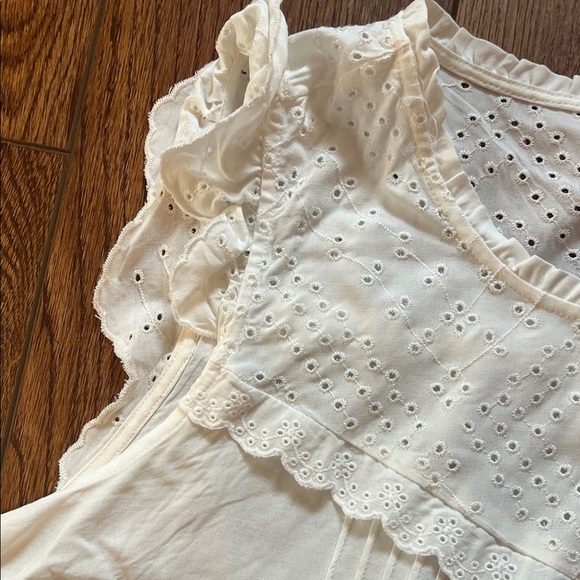 Torrid White Eyelet Lace Women's Top 2 - Picture 3 of 7